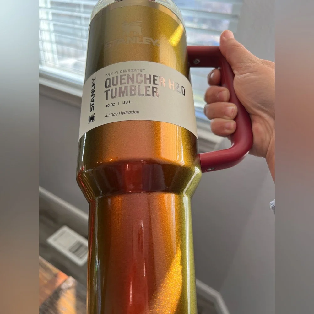 Stanley Quencher H2.0 Tumbler - Olive Green with Maroon Handle - Picture 5 of 5